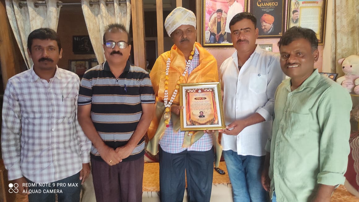 ಡಾ.ಬಿ.ಆರ್.ಅಂಬೇಡ್ಕರ ಪ್ರಶಸ್ತಿ ಪಡೆದಿರುವ ಸಿ ವಾಯಾ ಮೆಣಸಿನಕಾಯಿ ಗೆ ಸತ್ಕಾರ image